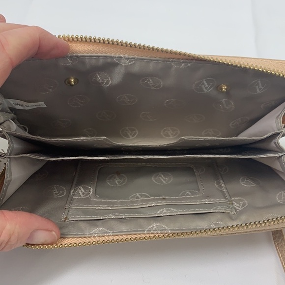 Adrienne Vittadini Phone Charging 3/4 Zip Accordion Wallet-Gold Vegan Leather - Picture 7 of 11